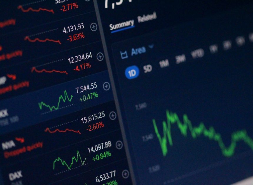 Crypto Markets Hit by Heavy Outflows Amid Macro Uncertainty