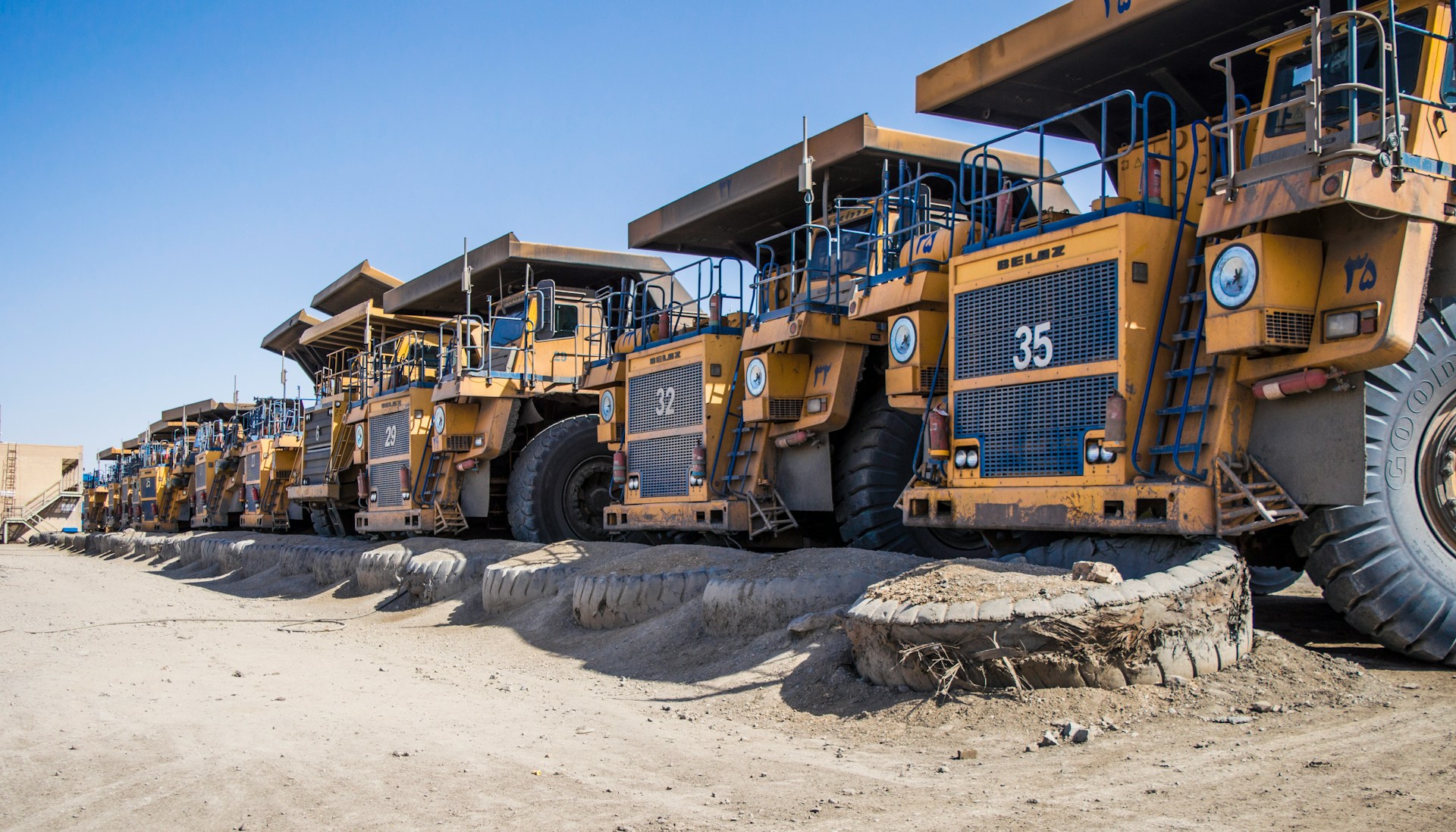 Trench Warfare in the Metals Market: Integrated Stability vs. Junior Miner Carnage